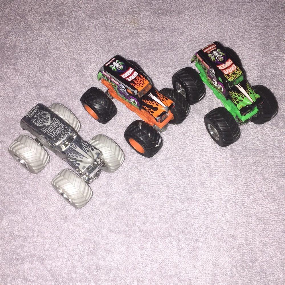 Gravedigger Monster Trucks (3)